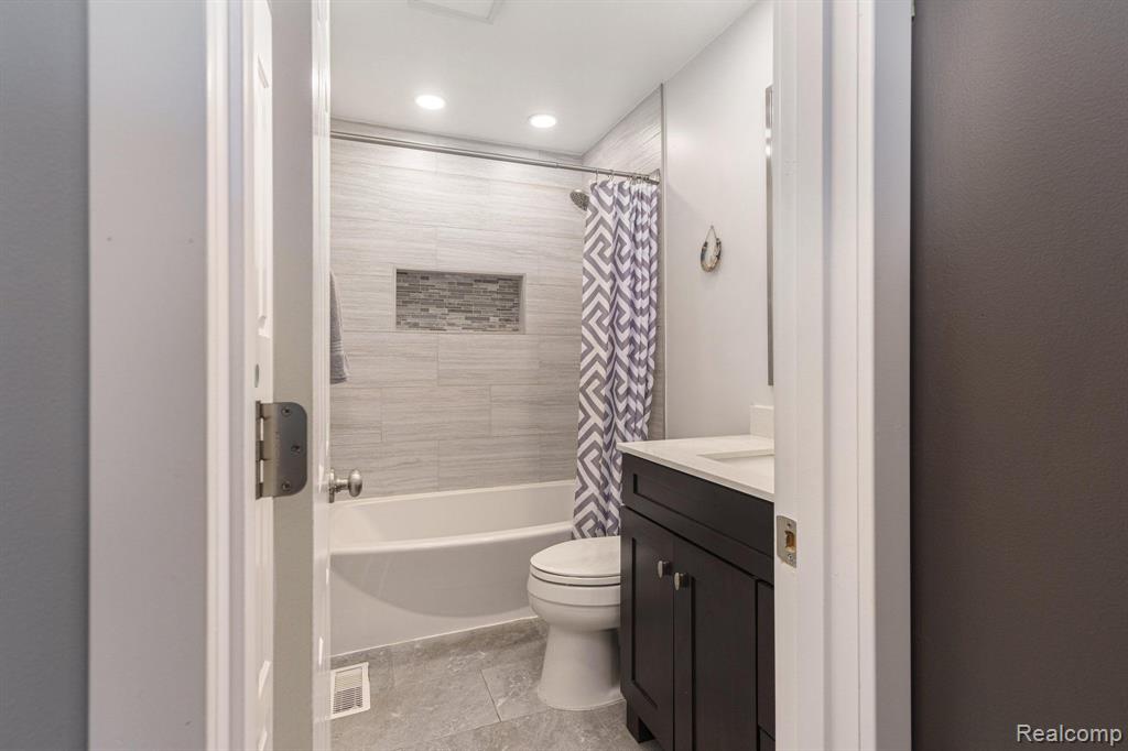 5404 SARVIS Avenue, Waterford, MI 48327 — Photo 18