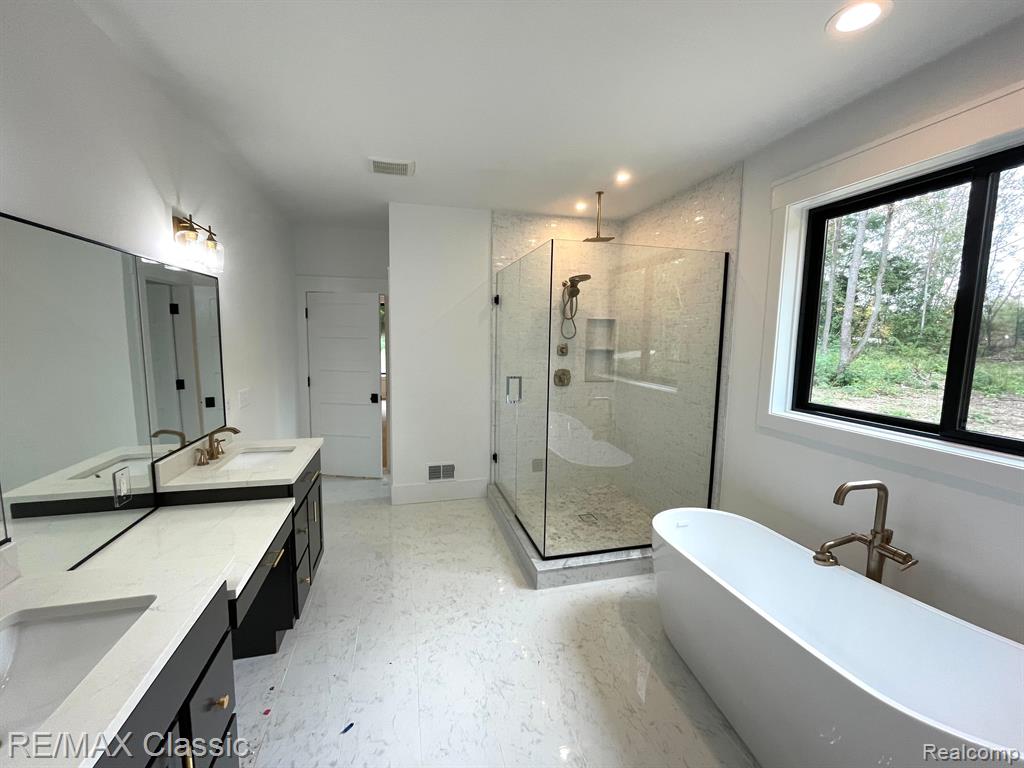 2323 Canterwood, Highland, MI — Photo 4