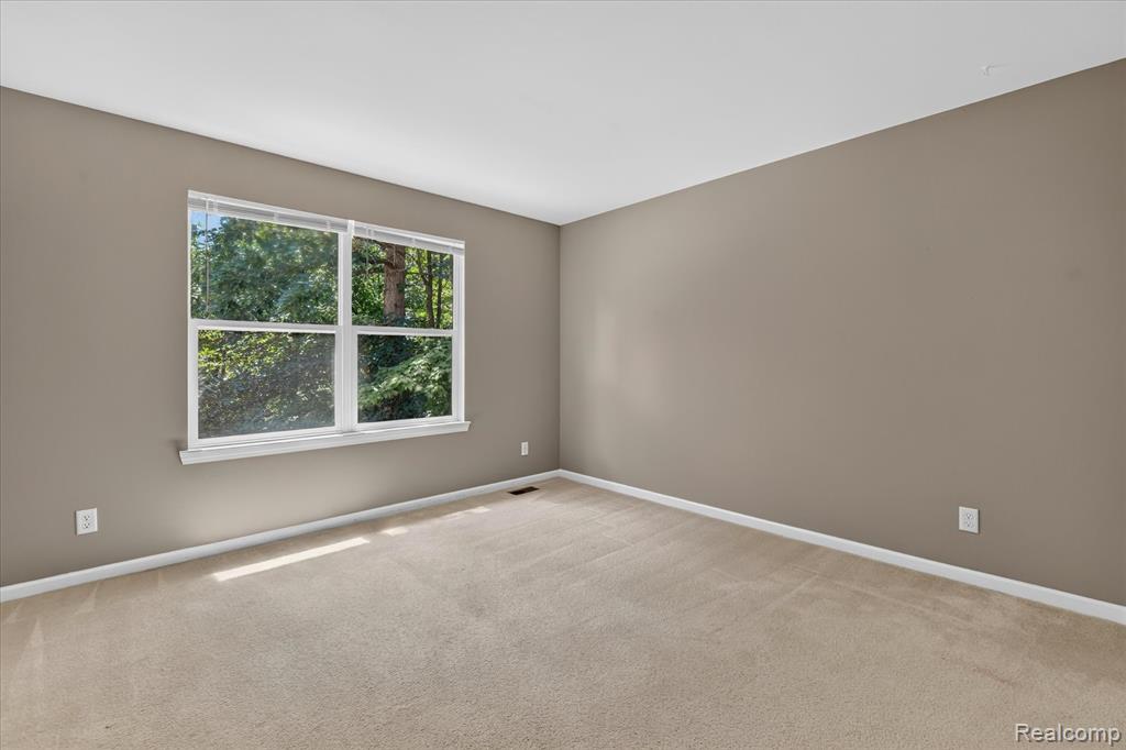 2445 Lorraina Lane, Hartland, MI 48353 — Photo 22