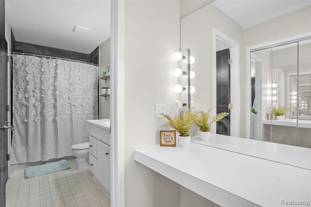 525 WINWOOD Circle, Walled Lake, MI 48390 — Photo 28