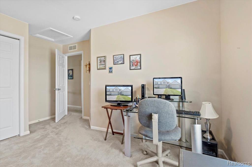 26606 KIRKWAY Circle, Woodhaven, MI 48183 — Photo 23