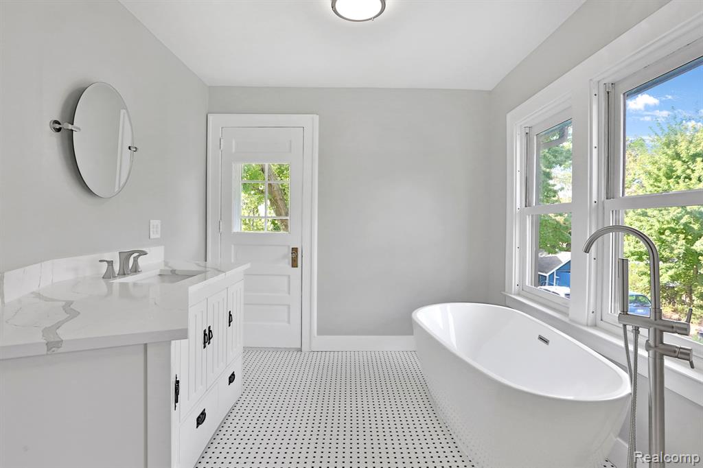 252 E ANN ARBOR Trail, Plymouth, MI 48170 — Photo 29