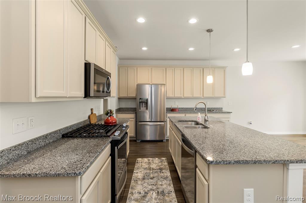 43474 CHANCELLOR Lane SE, Novi, MI — Photo 5