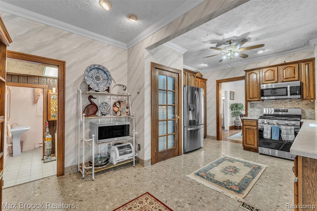 23009 Maple Avenue, Farmington, MI 48336 — Photo 19