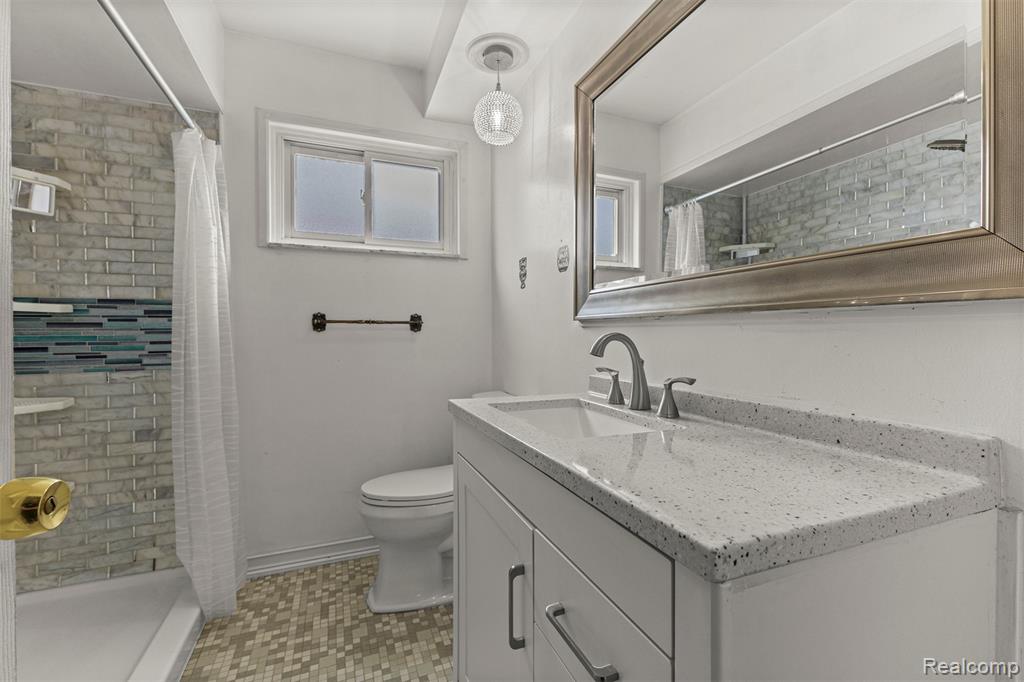 6151 Robindale Avenue, Dearborn Heights, MI 48127 — Photo 24
