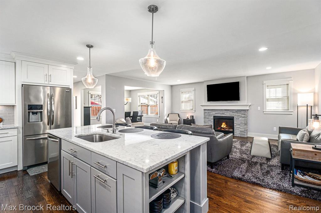 907 E 6TH Street, Royal Oak, MI 48067 — Photo 13