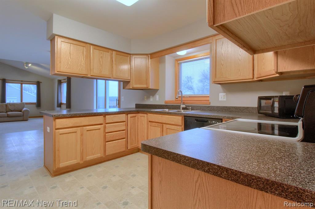 508 HEARTWOOD Lane, Saline, MI 48176 — Photo 13