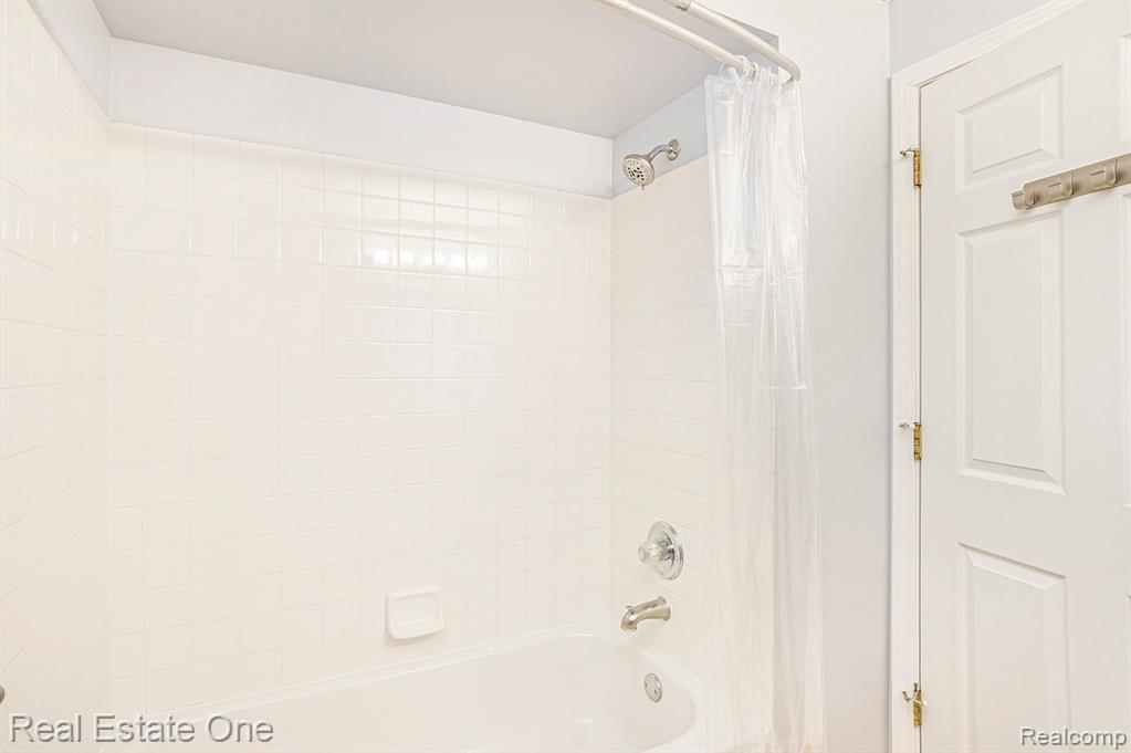 44882 Marigold Drive, Sterling Heights, MI 48314 — Photo 11