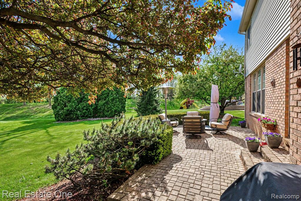 737 Woodfield Way, Rochester Hills, MI 48307 — Photo 25