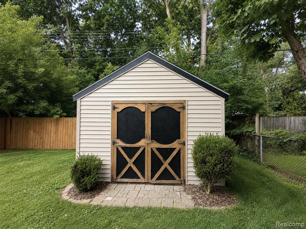 4097 Chenlot Lane, Waterford, MI 48328 — Photo 35