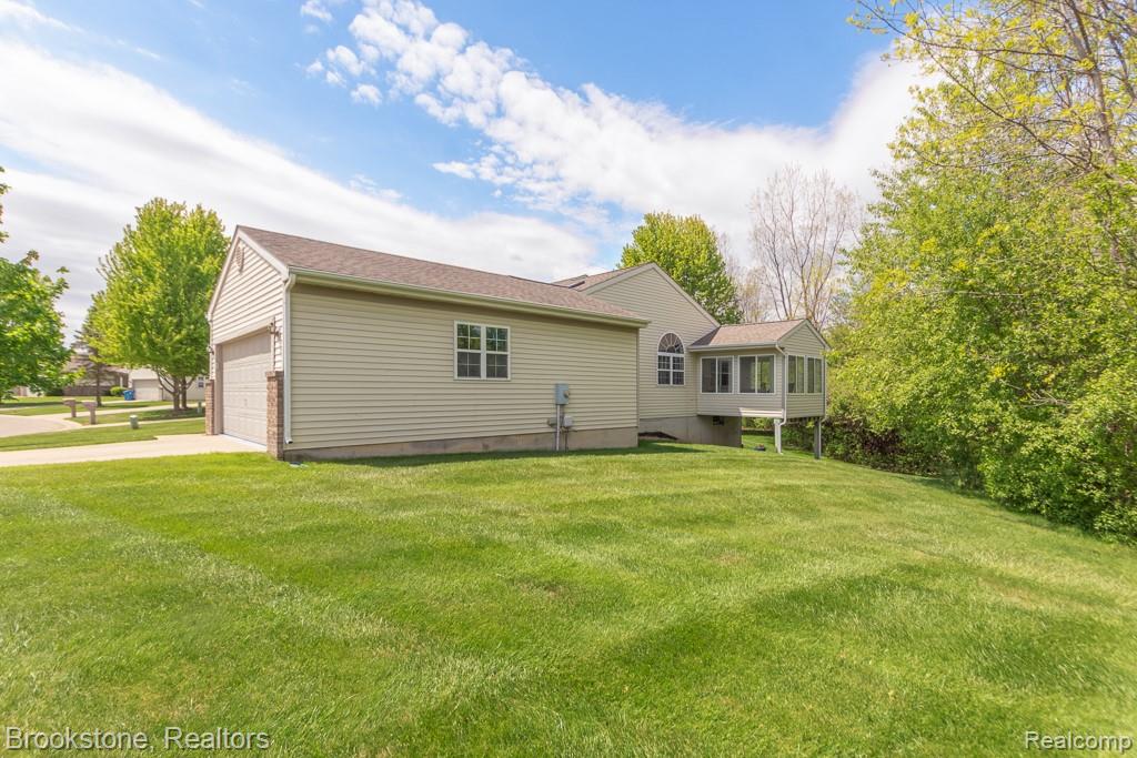 12465 Pagels Drive, 22, Grand Blanc, MI 48439 — Photo 4