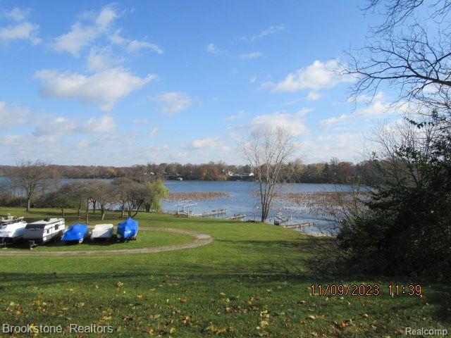 13229 LAKE POINT Boulevard, Belleville, MI 48111 — Photo 26
