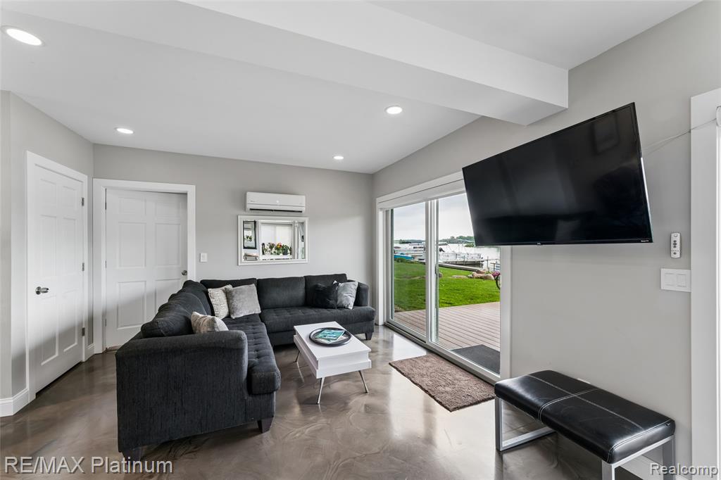 3154 PONEMAH Drive, Fenton, MI 48430 — Photo 15