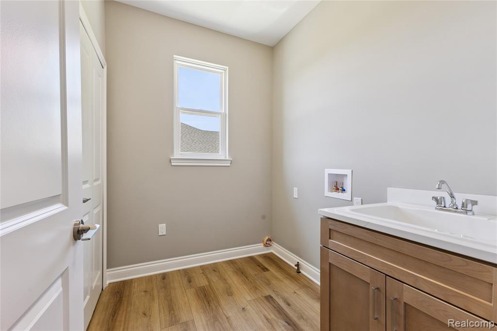 6429 Jamie Lane, Grand Blanc, MI 48439 — Photo 10