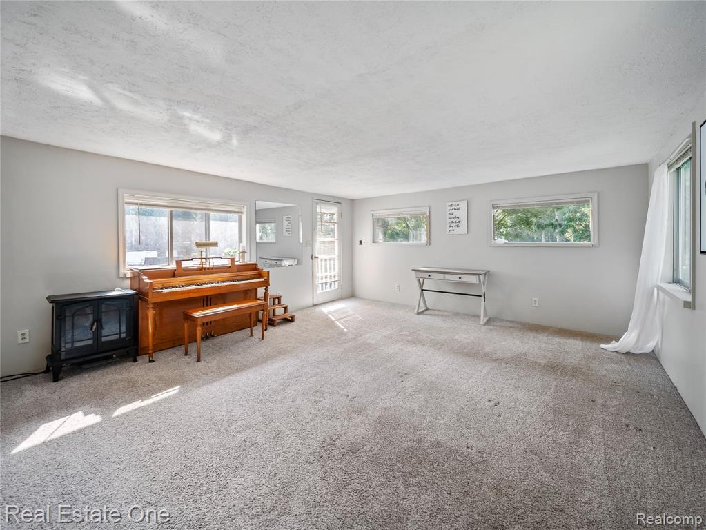 9425 Galatian Drive, Whitmore Lake, MI 48189 — Photo 13