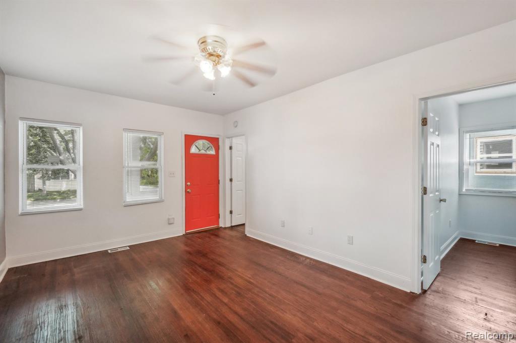 46 E HAYES Avenue, Hazel Park, MI 48030 — Photo 6