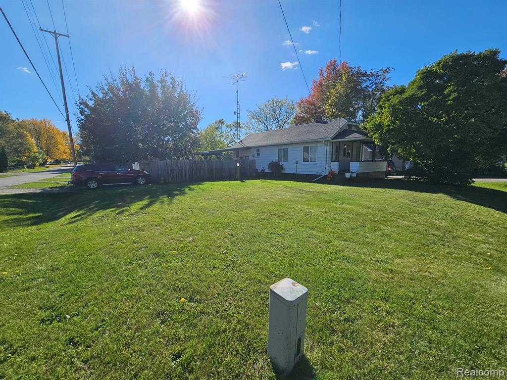 1097 W Buder Avenue, Flint, MI 48507 — front exterior