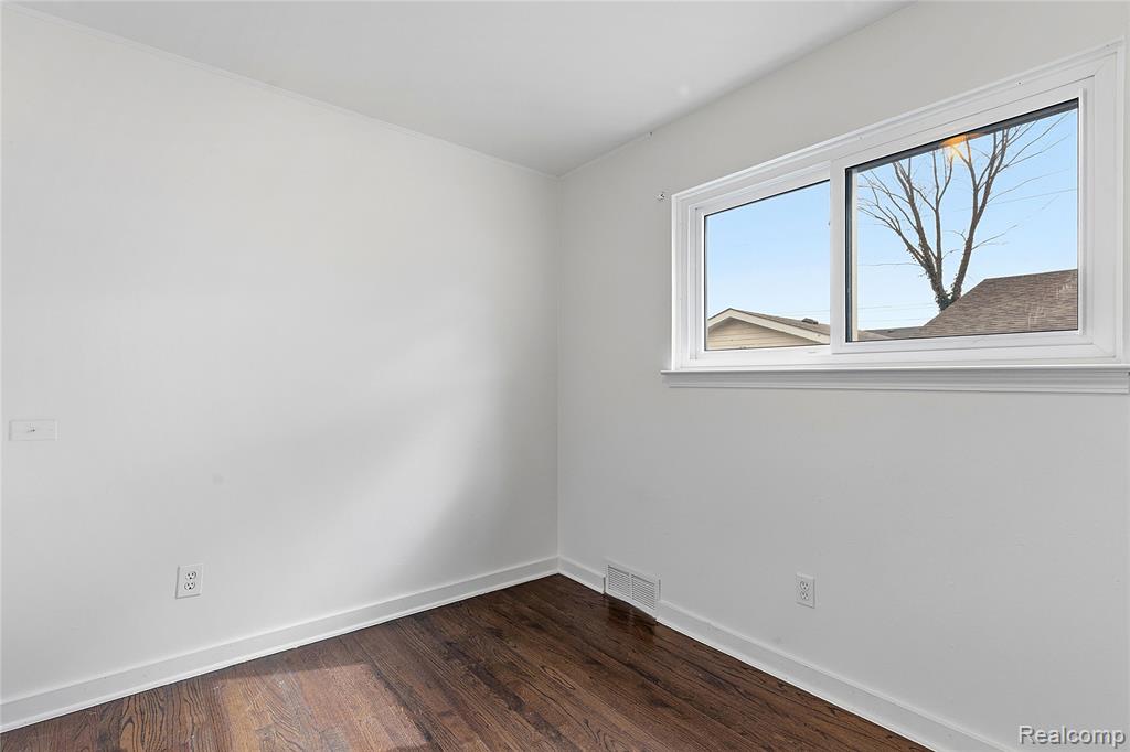 1575 W 13 Mile Road, Madison Heights, MI 48071 — Photo 18
