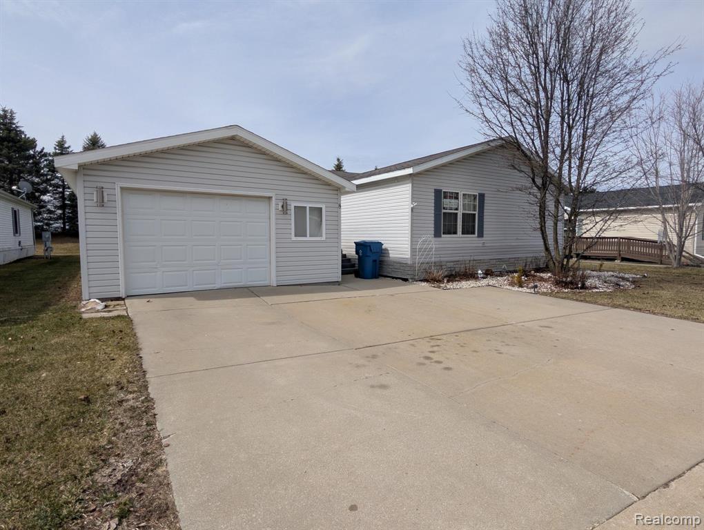 8 Brookfield, Swartz Creek, MI 48473 — Photo 2
