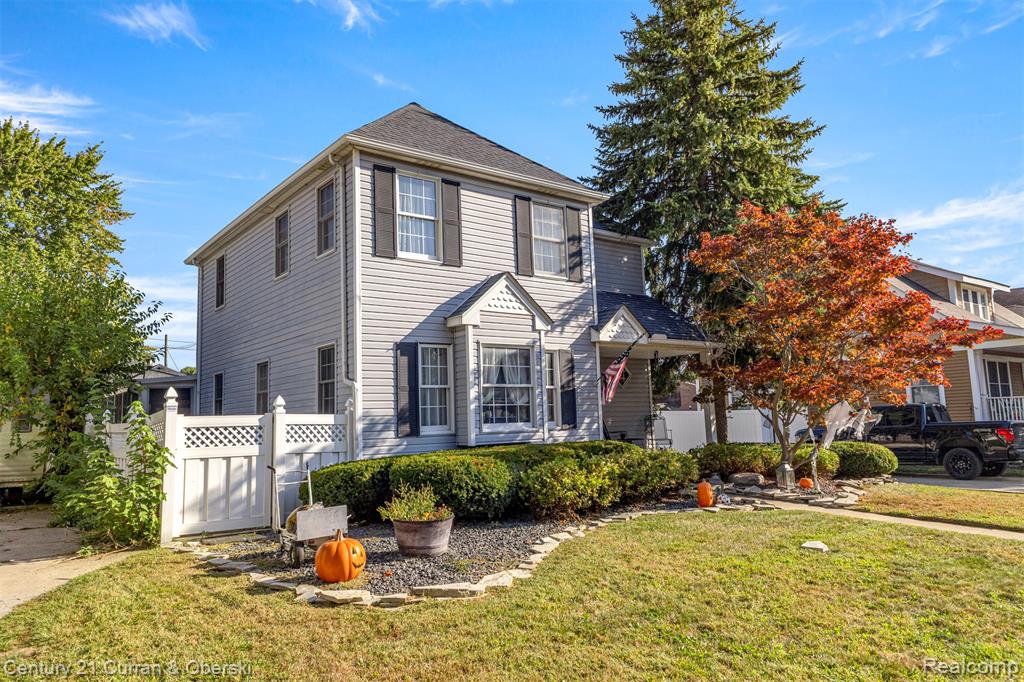 250 Chestnut Street, Wyandotte, MI 48192 — front exterior