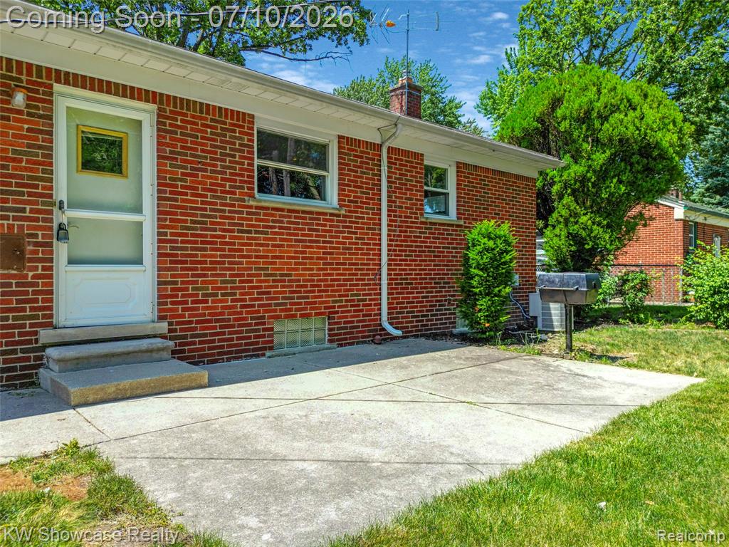 9370 Gillman Street, Livonia, MI 48150 — Photo 16