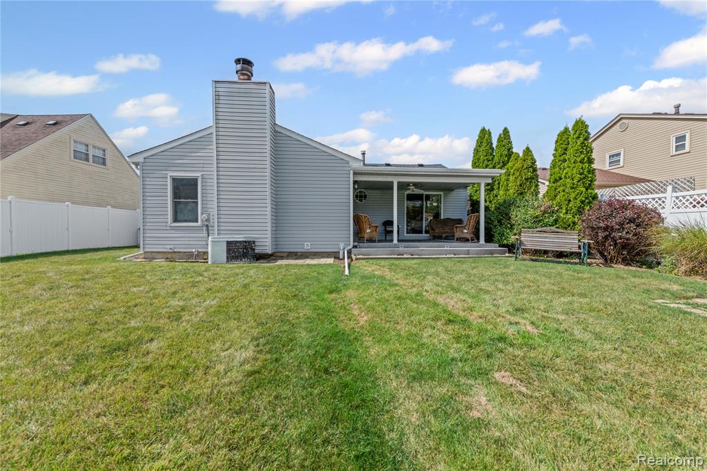 25419 Montebello Drive, Woodhaven, MI 48183 — Photo 23