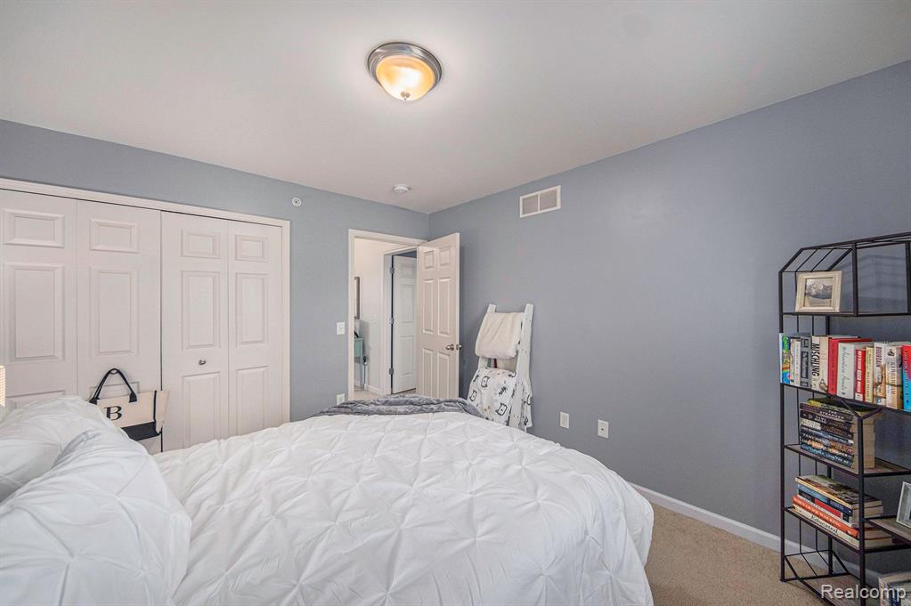 702 RIVERSEDGE Drive, 26, Saline, MI 48176 — Photo 15