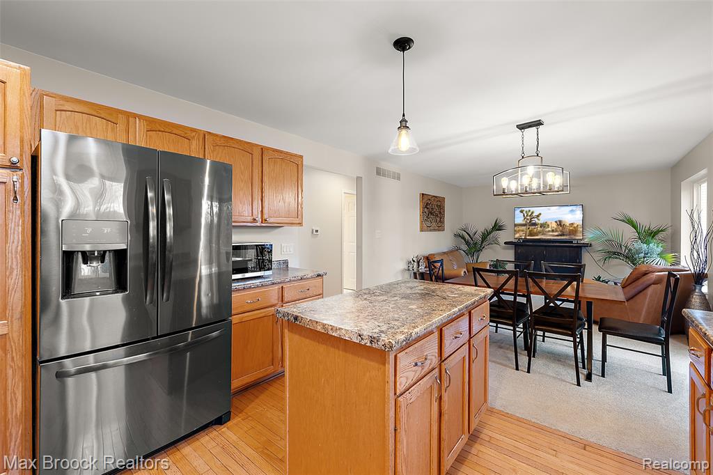 437 Cove View Drive, Waterford, MI 48327 — Photo 6