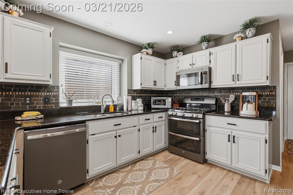 49266 Shenandoah Drive, Macomb, MI 48044 — Photo 18