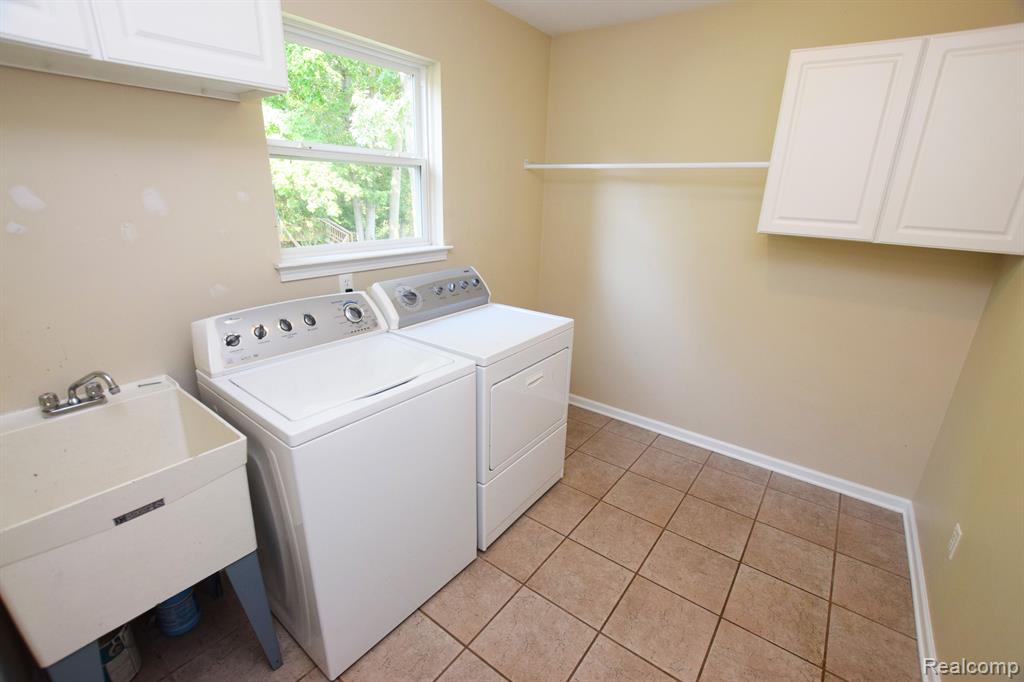 8352 OAK RIDGE Drive, Goodrich Vlg, MI — Photo 9