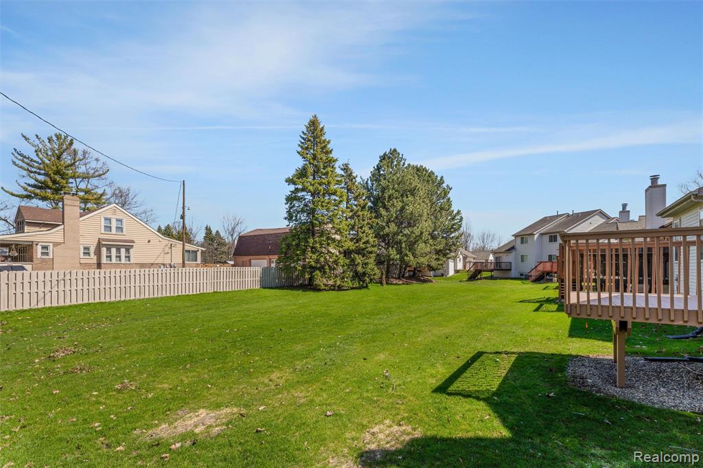 405 Ravencrest Lane, Westland, MI — Photo 28