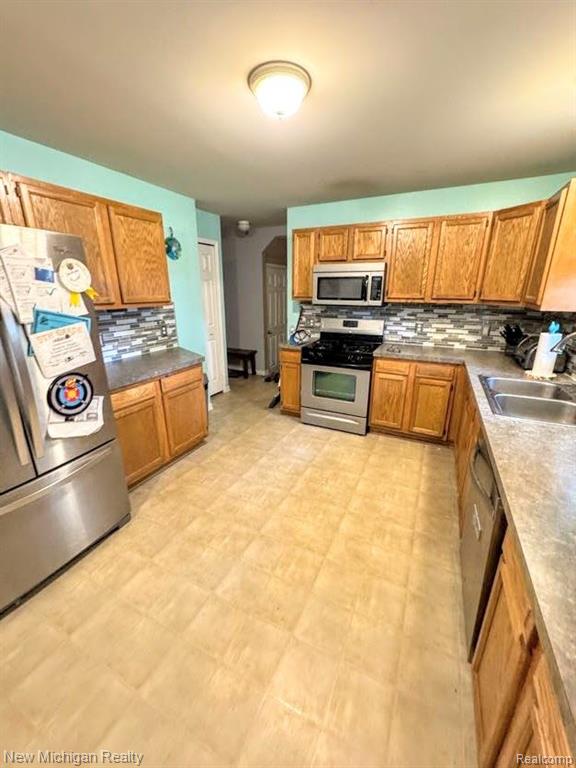 434 W Bernhard Avenue, Hazel Park, MI 48030 — Photo 8