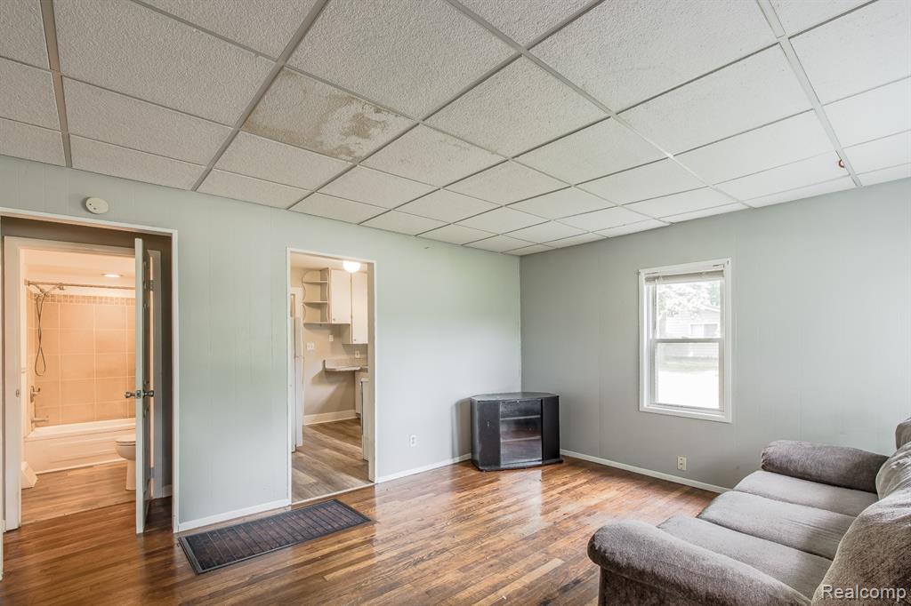 6400 Elmwood Drive, Waterford, MI 48329 — Photo 6