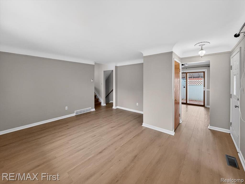 28326 Couzens Avenue, Madison Heights, MI 48071 — Photo 4