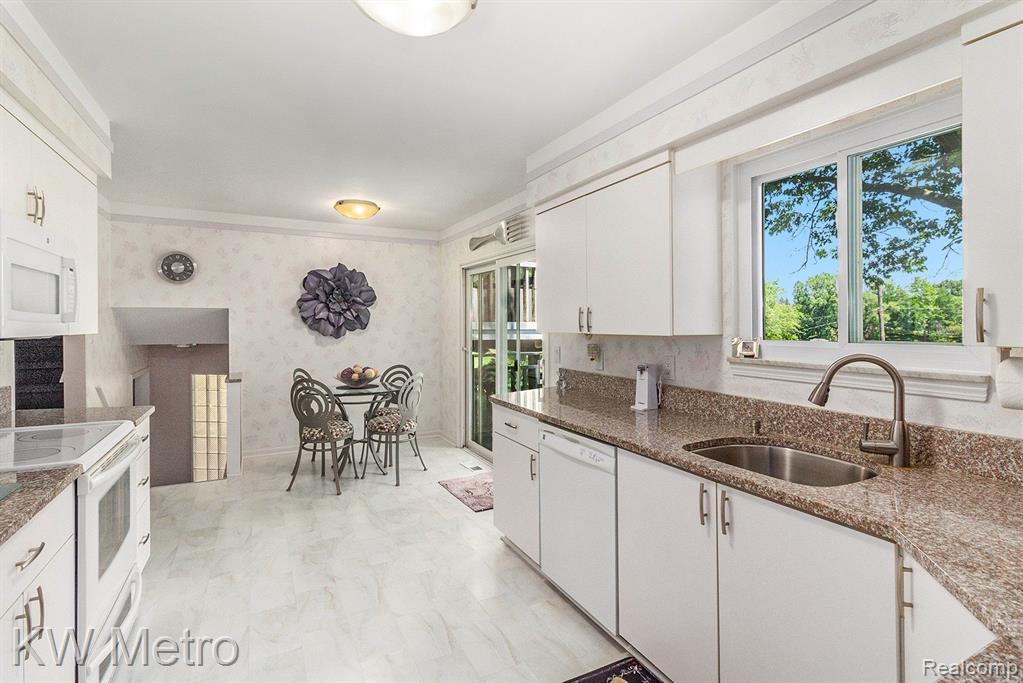 4491 DECKERLAND Street, West Bloomfield, MI 48323 — Photo 7