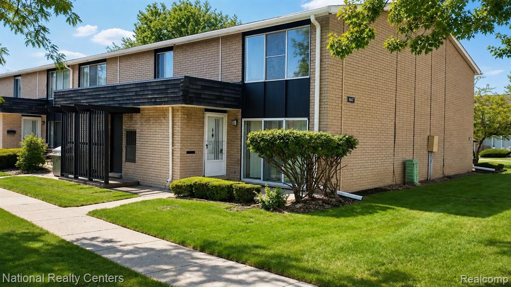 8697 KENNEDY Circle, Warren, MI 48093
