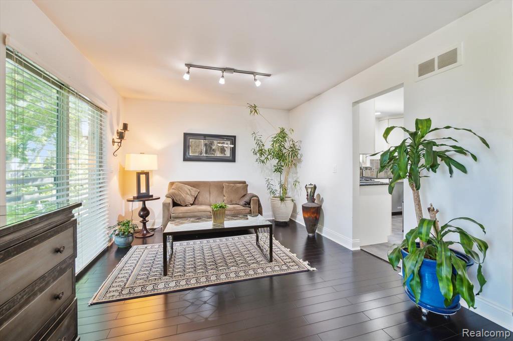 427 Rolling Green Circle S, Rochester Hills, MI 48309 — Photo 10