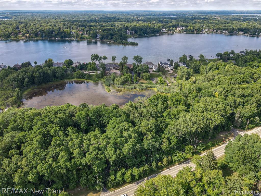 6100 PONTIAC TRAIL, West Bloomfield, MI 48323 — Photo 4