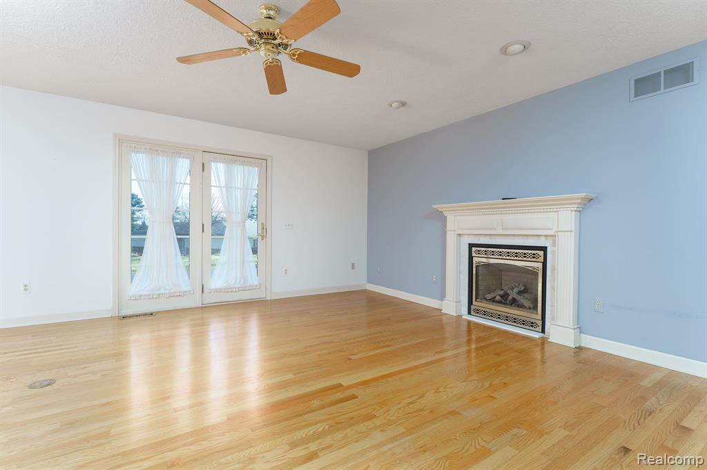 530 N GRAND Avenue, Fowlerville, MI 48836 — Photo 5