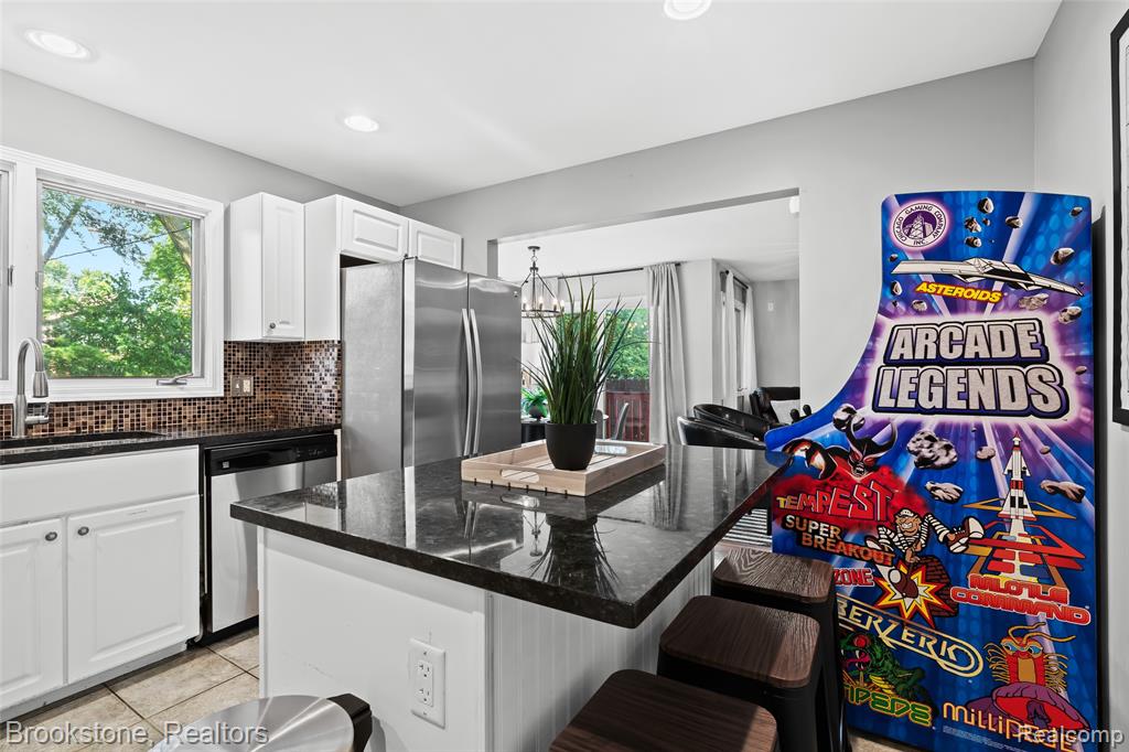 400 LA PLAZA, Royal Oak, MI 48073 — Photo 21