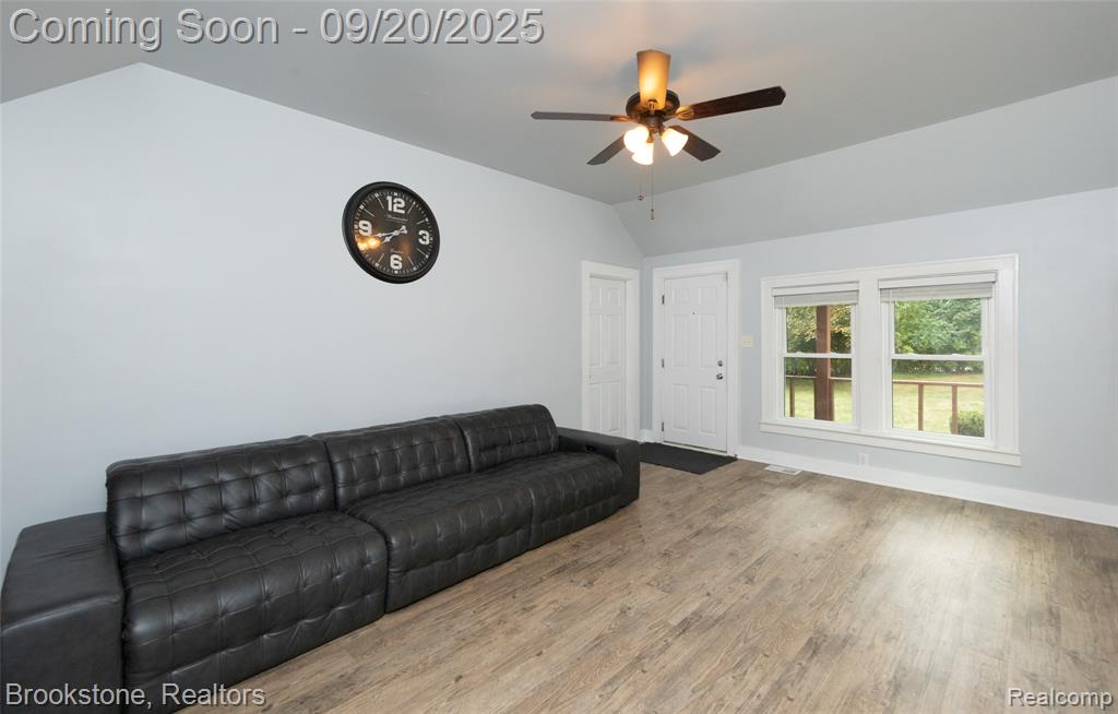 810 Beardon, Lake Orion, MI 48362 — Photo 15