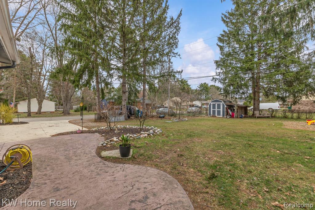 4215 Newton Road, Commerce Twp, MI 48390 — Photo 21