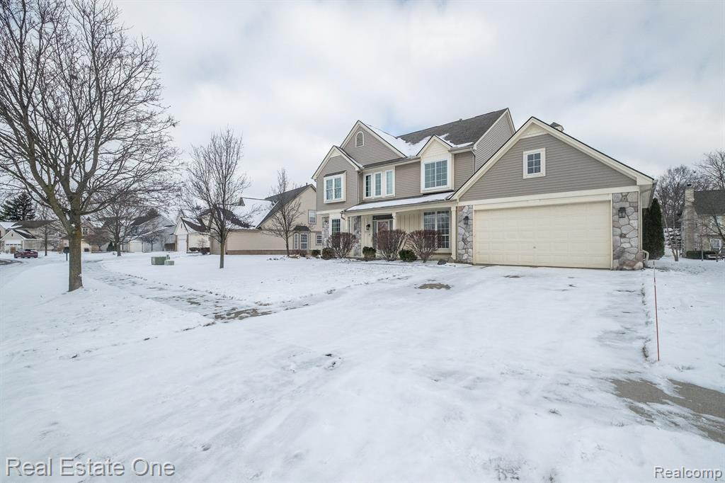 1092 CHESTNUT Lane, South Lyon, MI 48178 — Photo 3