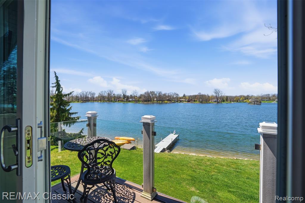547 Deer Run, White Lake, MI — Photo 29