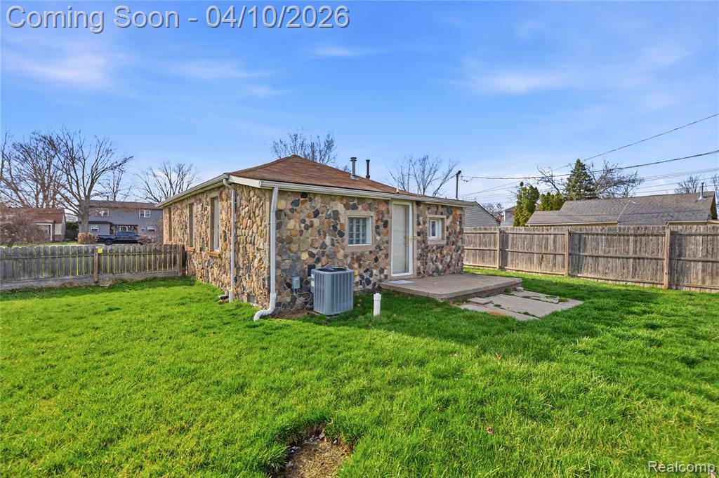 33524 Duncan, Fraser, MI 48026 — Photo 23