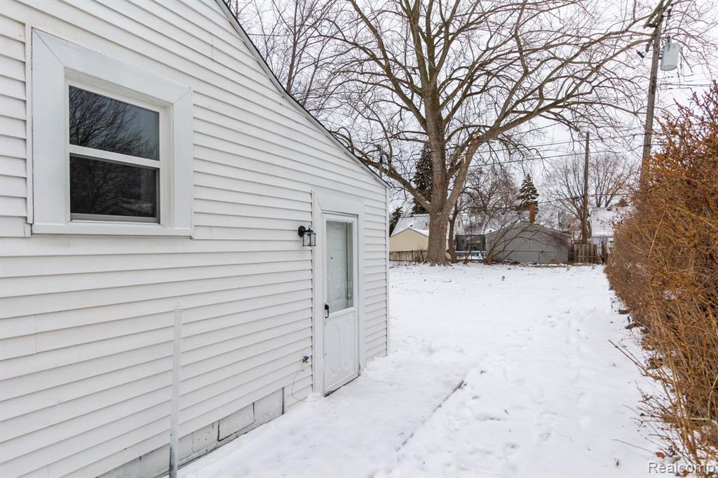 23824 Tuscany Avenue, Eastpointe, MI 48021 — Photo 18