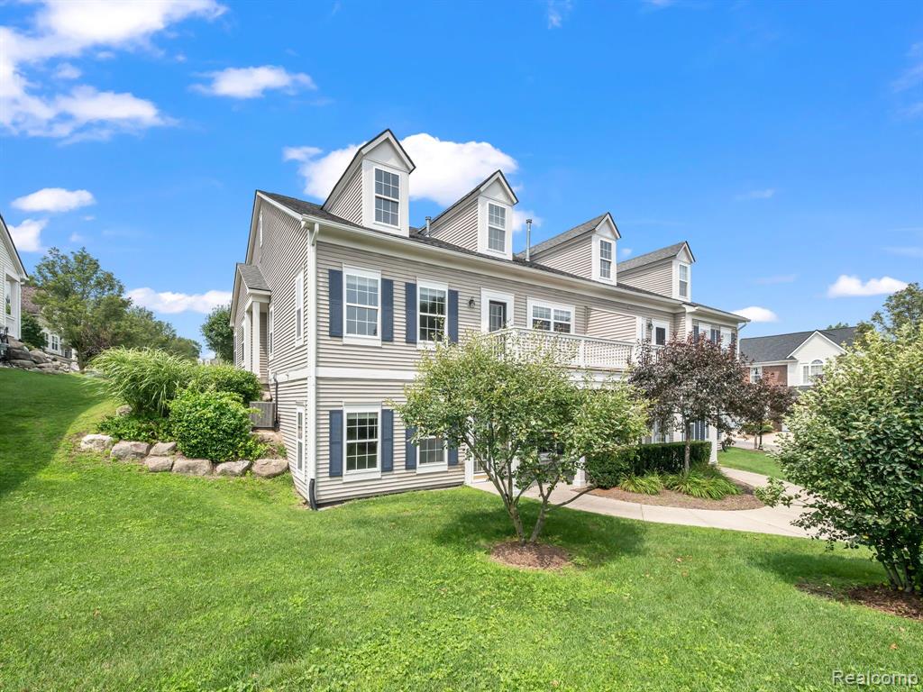 694 W BLUFF, Rochester Hills, MI 48307 — Photo 37