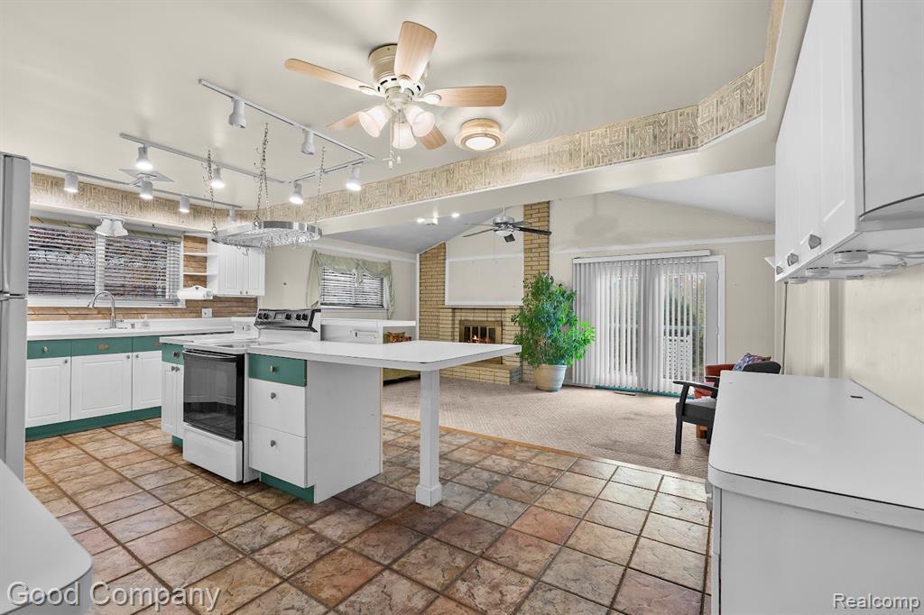 4215 Nickolas Drive, Sterling Heights, MI 48310 — Photo 11