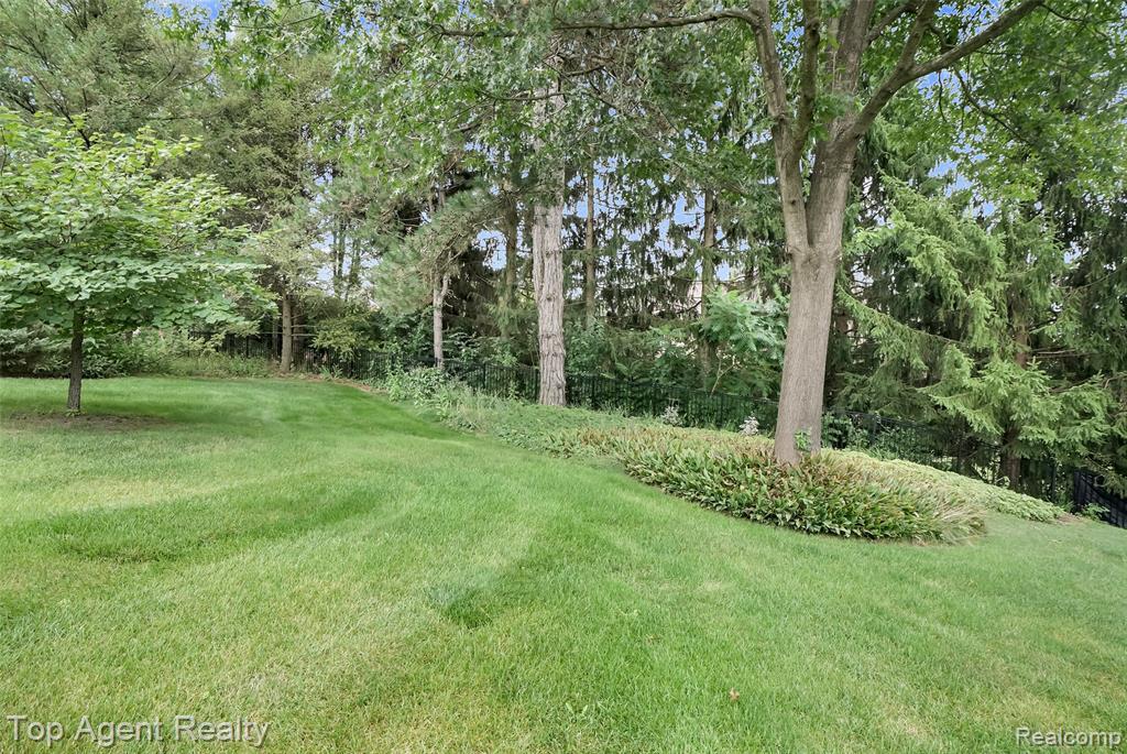 6369 Peach Tree Court, Rochester Hills, MI 48306 — Photo 54