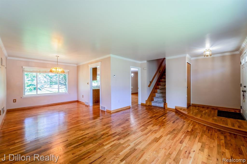 9121 TAVISTOCK Drive, Plymouth, MI 48170 — Photo 9